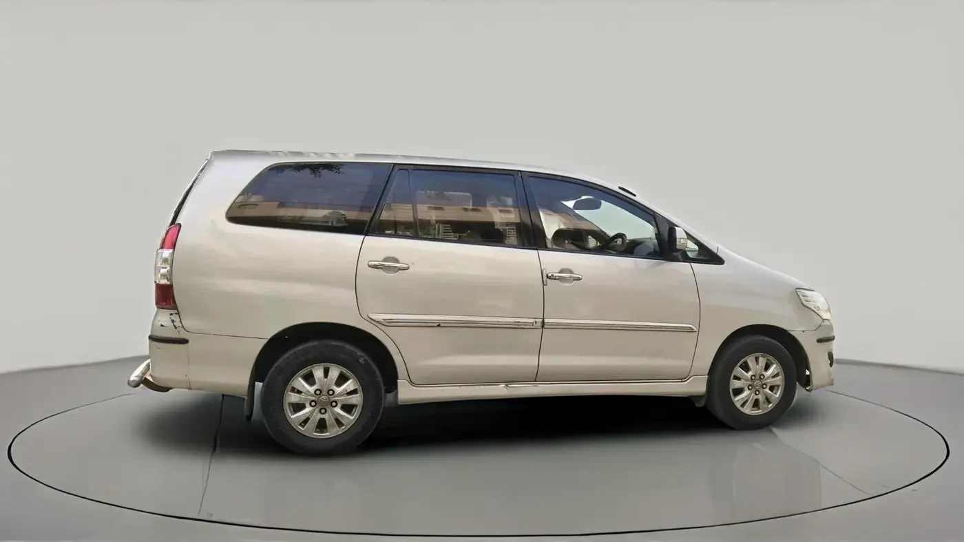 2013 Toyota Innova 2.5 VX 7 STR, Diesel, Manual, 1,61,479 km, exterior