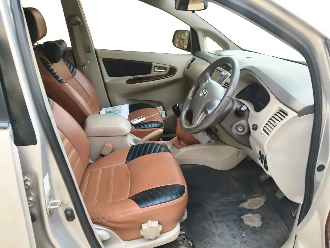 2013 Toyota Innova 2.5 VX 7 STR, Diesel, Manual, 1,61,479 km, interior