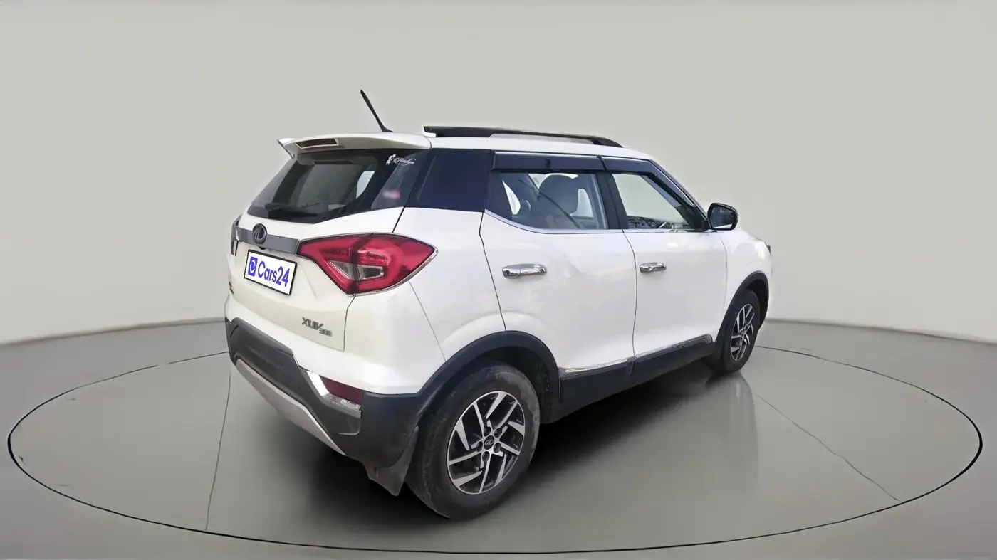 2022 Mahindra XUV300 W8 (O) 1.5 DIESEL AMT, Diesel, Automatic, 54,779 km, exterior