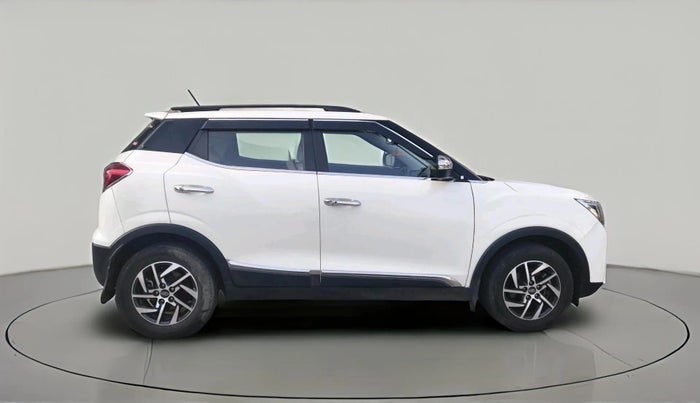 2022 Mahindra XUV300 W8 (O) 1.5 DIESEL AMT, Diesel, Automatic, 54,779 km, exterior