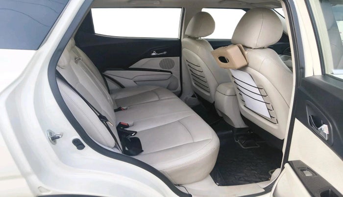 2022 Mahindra XUV300 W8 (O) 1.5 DIESEL AMT, Diesel, Automatic, 54,779 km, interior