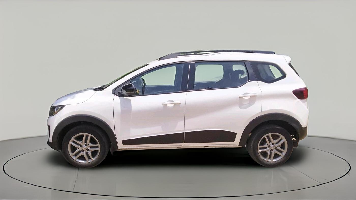 2022 Renault TRIBER RXZ, Petrol, Manual, 49,951 km, exterior
