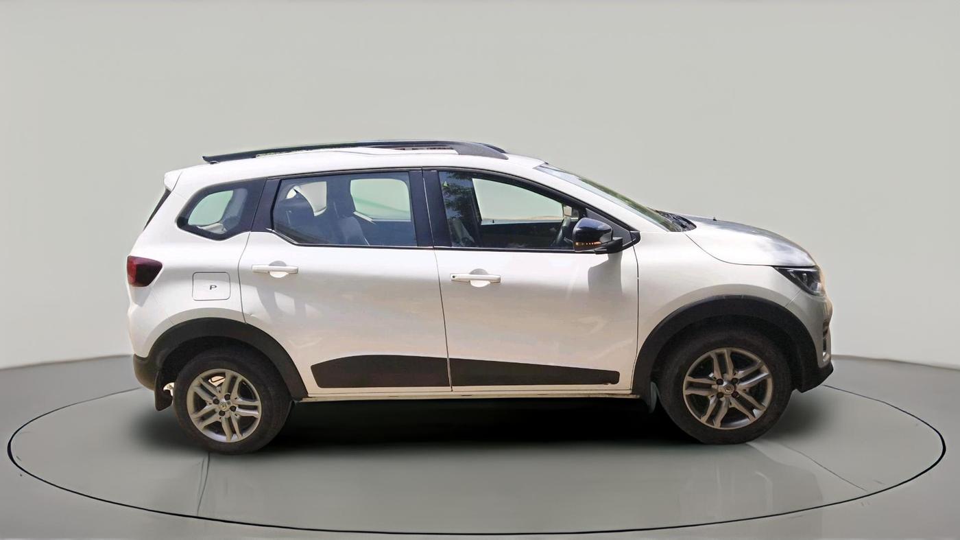 2022 Renault TRIBER RXZ, Petrol, Manual, 49,951 km, exterior