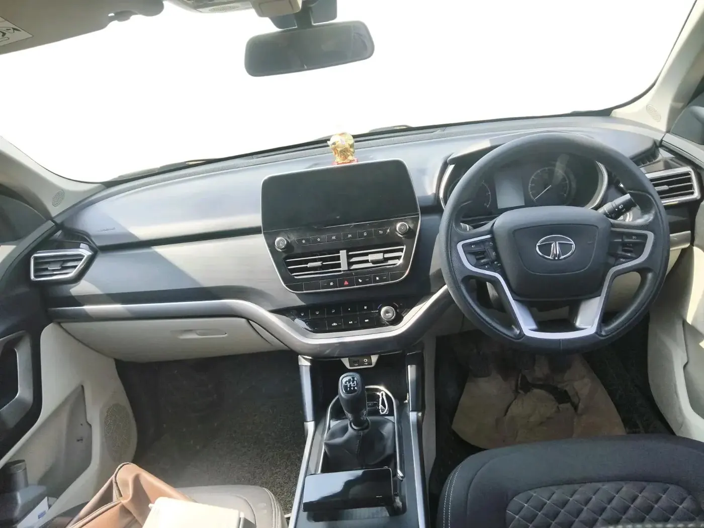 2021 Tata Safari XT, Diesel, Manual, 70,000 km, interior