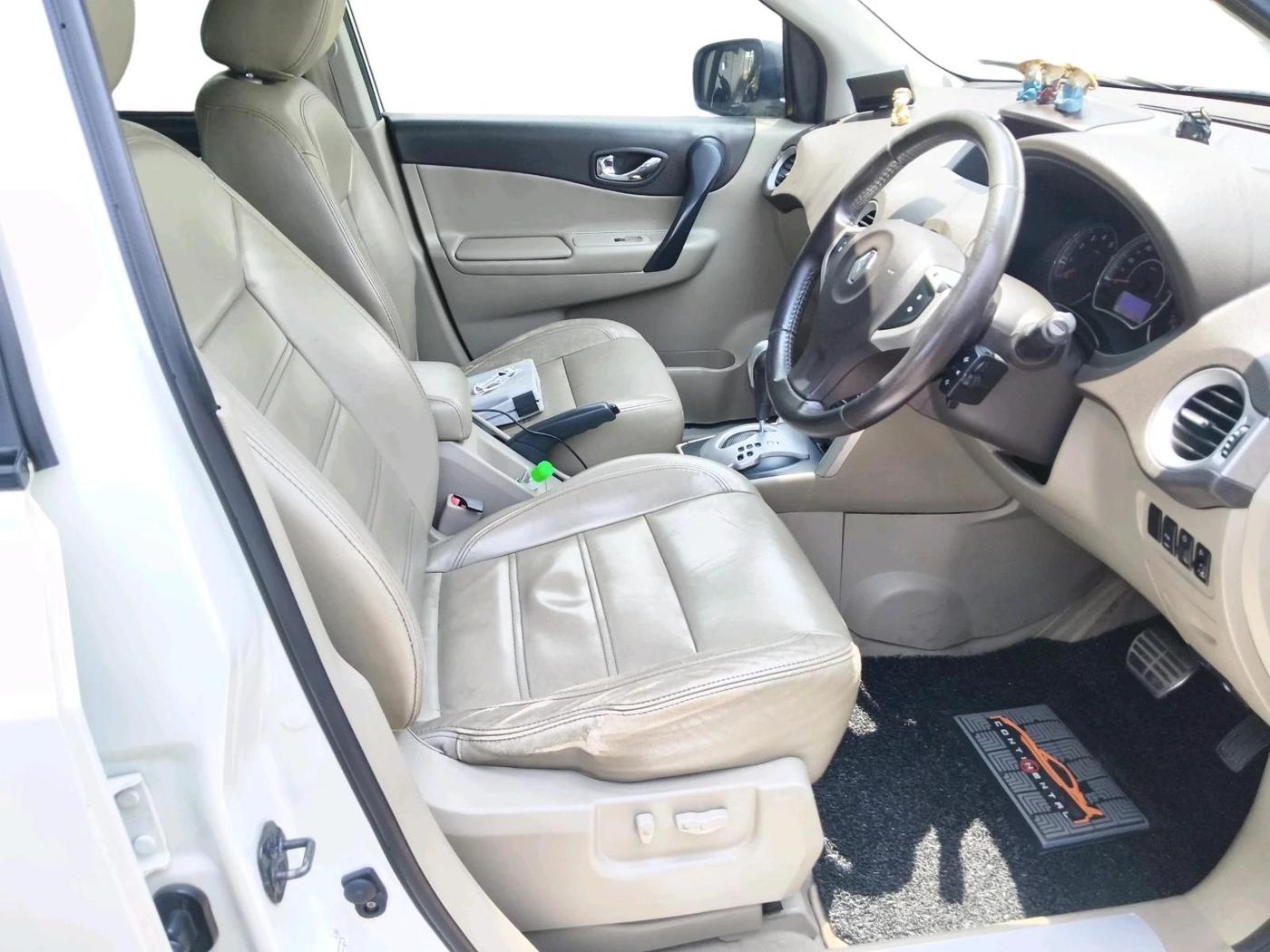 2012 Renault Koleos 4x4 AT, Diesel, Automatic, 1,29,910 km, interior