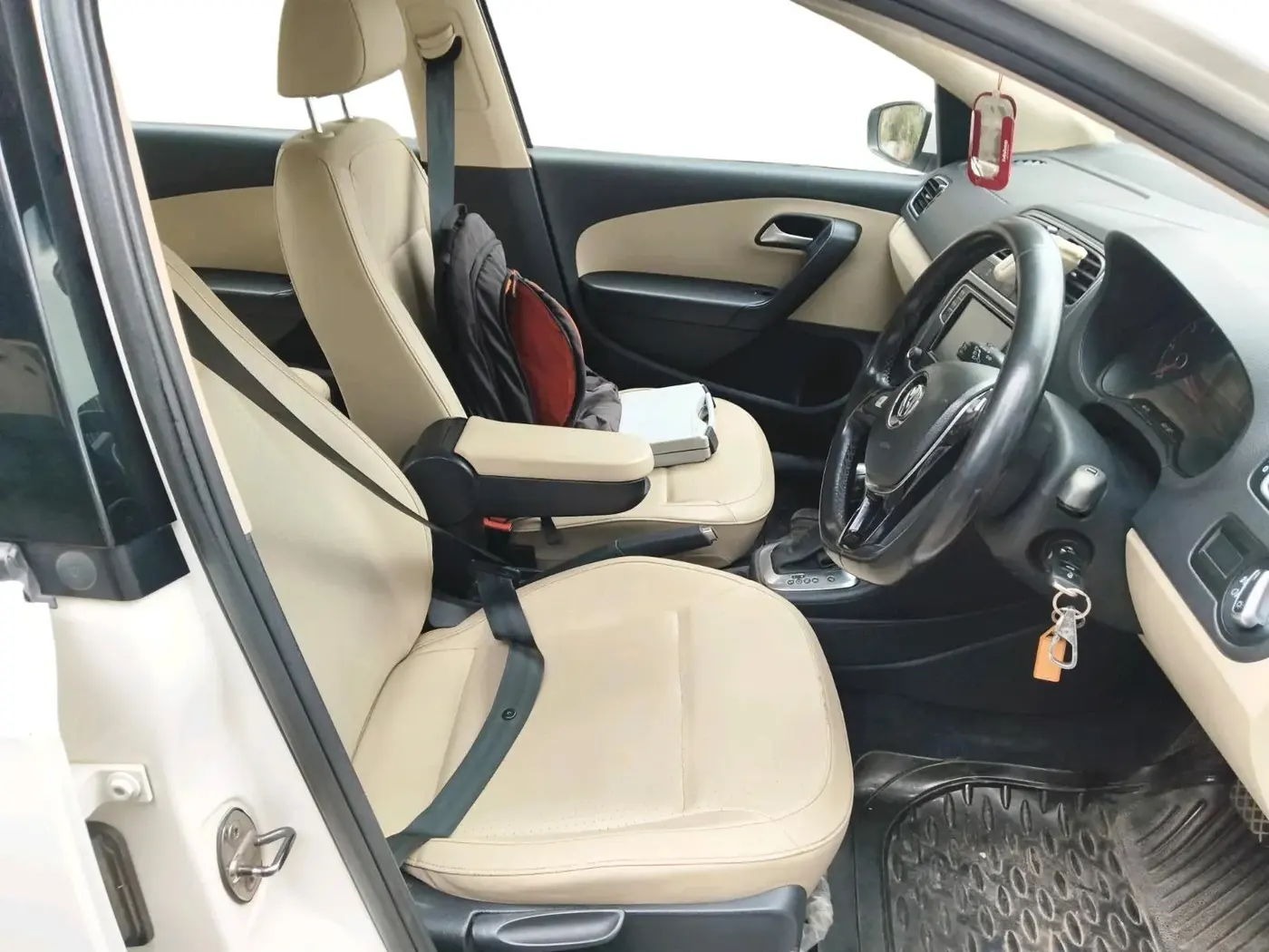 2019 Volkswagen Vento HIGHLINE PLUS 1.5 AT 16 ALLOY, Diesel, Automatic, 1,23,389 km, interior