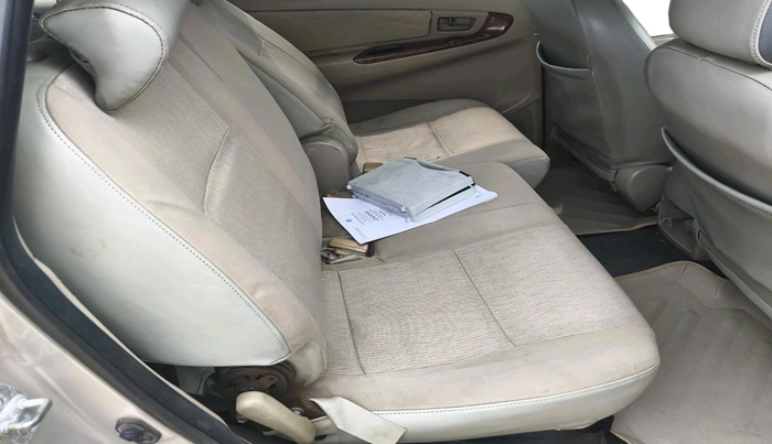 2012 Toyota Innova GX 2.5 7 STR, Diesel, Manual, 1,52,697 km, interior
