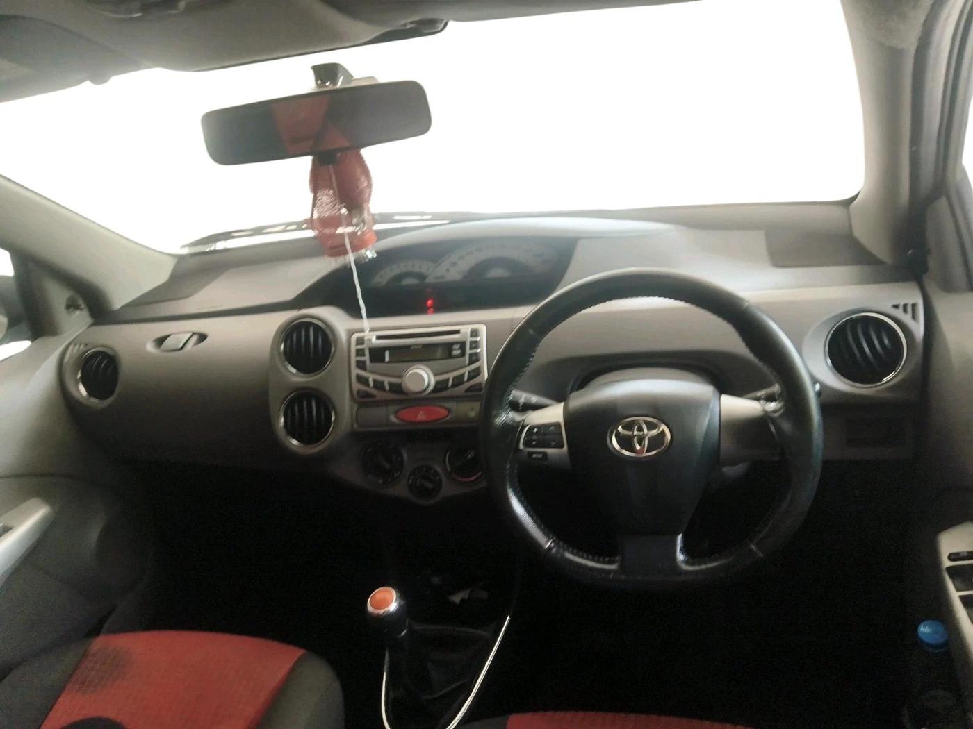 2011 Toyota Etios VX, Petrol, Manual, 68,997 km, interior