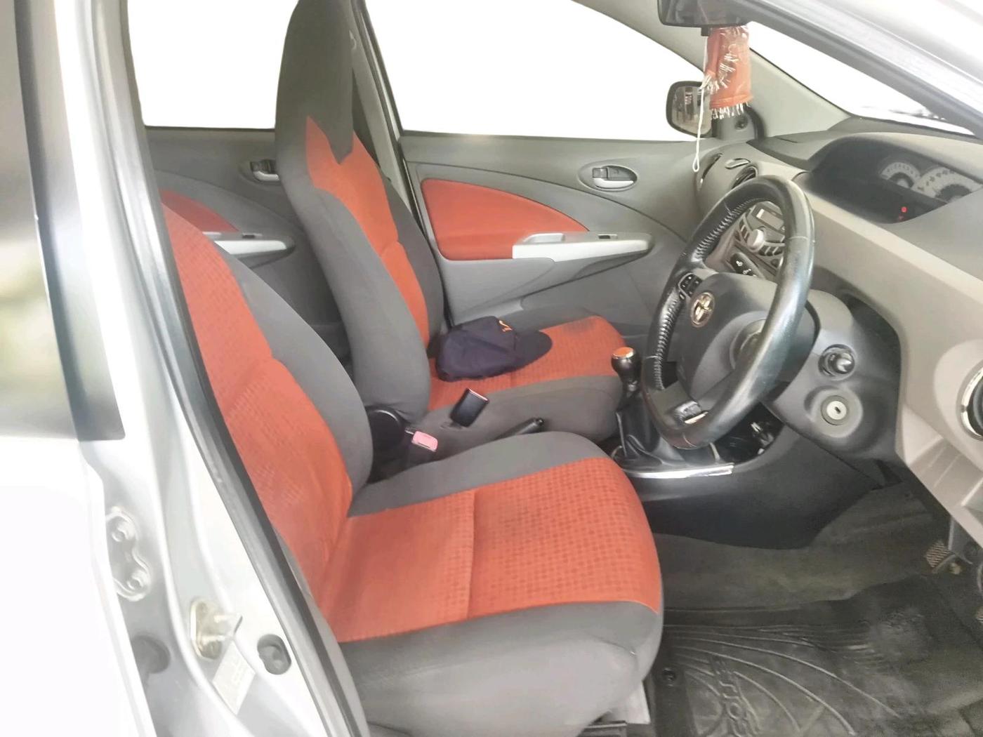 2011 Toyota Etios VX, Petrol, Manual, 68,997 km, interior