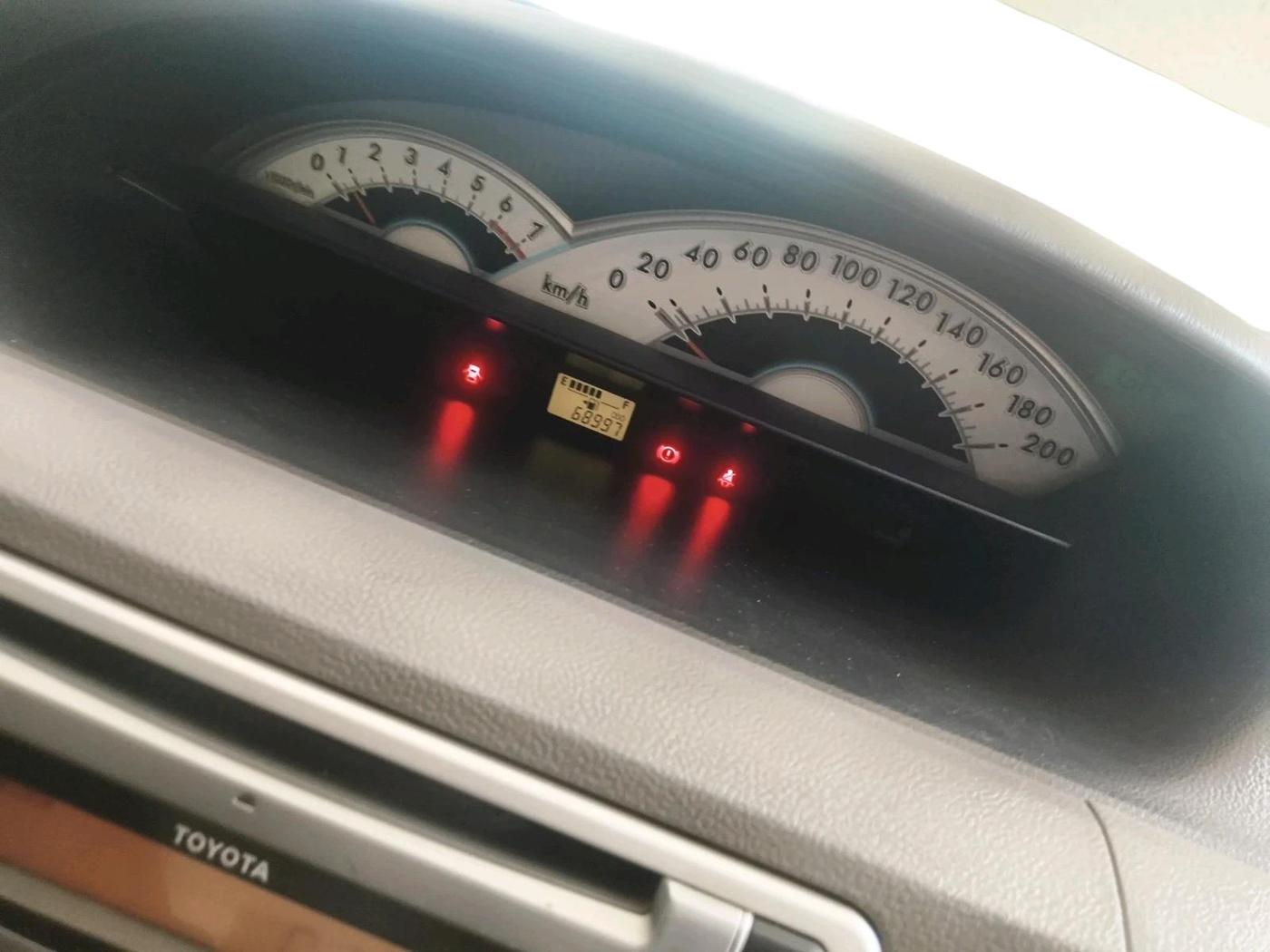 2011 Toyota Etios VX, Petrol, Manual, 68,997 km, interior