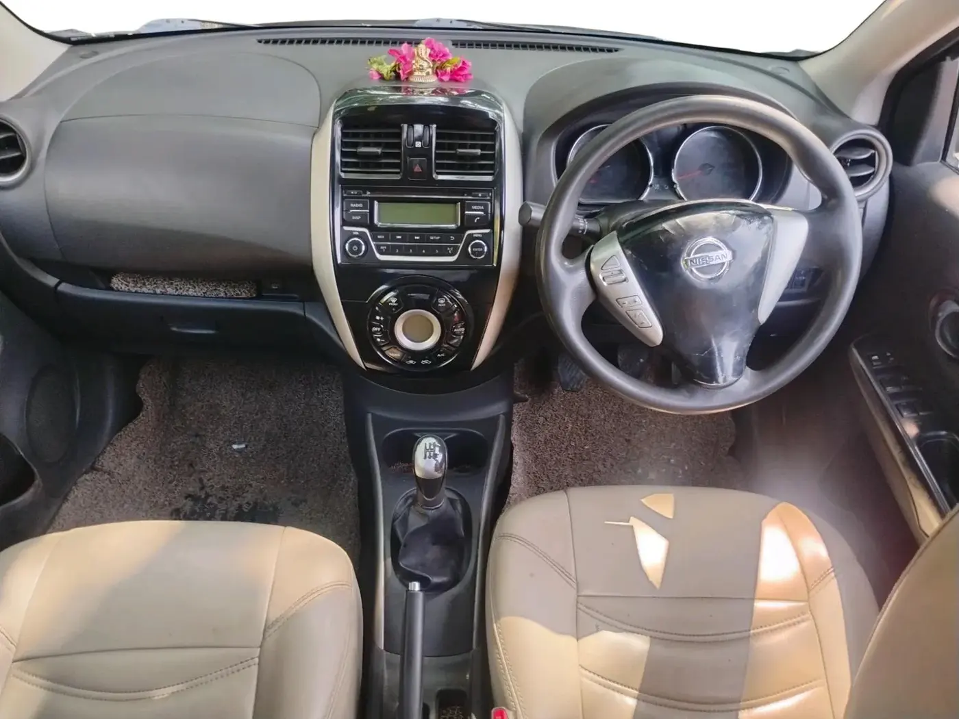 2017 Nissan Sunny XV DIESEL, Diesel, Manual, 1,17,924 km, interior