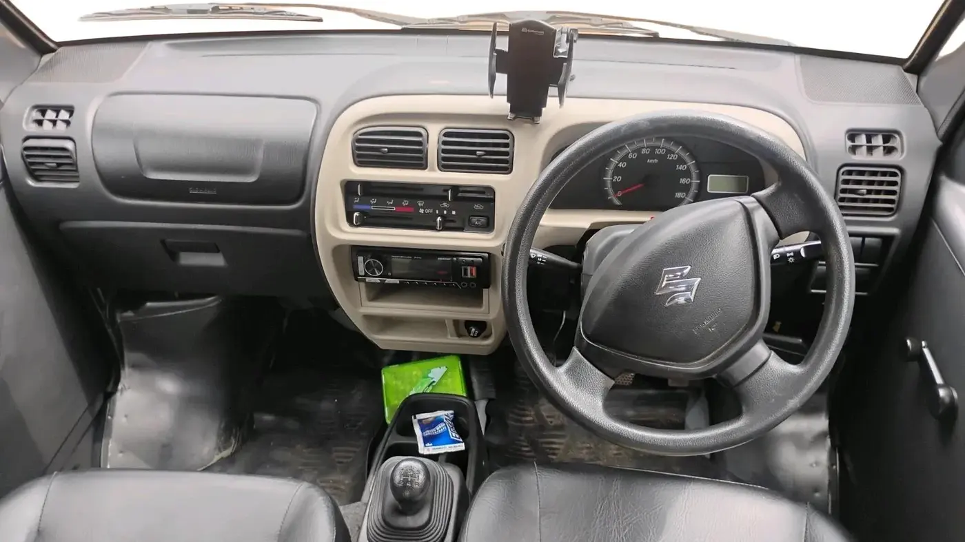 2022 Maruti Eeco 5 STR AC (O), Petrol, Manual, 26,612 km, interior