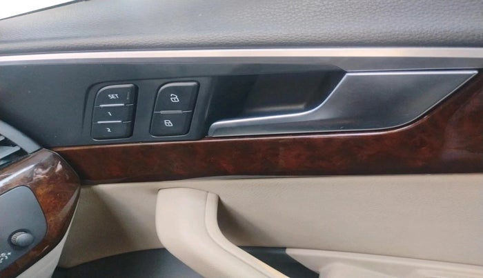 2017 Audi A4 35 TDI Premium Plus, Diesel, Automatic, 1,17,488 km, interior