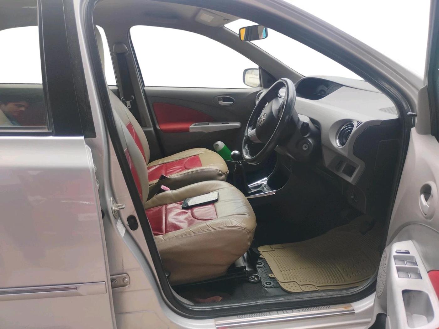 2011 Toyota Etios VX, Petrol, Manual, 1,52,951 km, interior