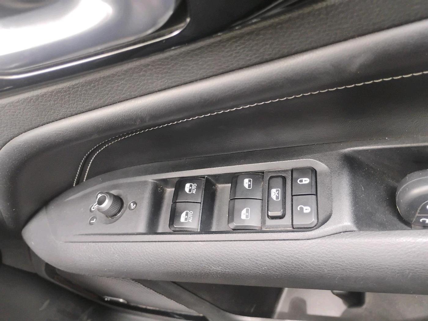 2023 Jeep Compass MODEL S (O) DIESEL 4X4 AT, Diesel, Automatic, 22,00,000 km, interior