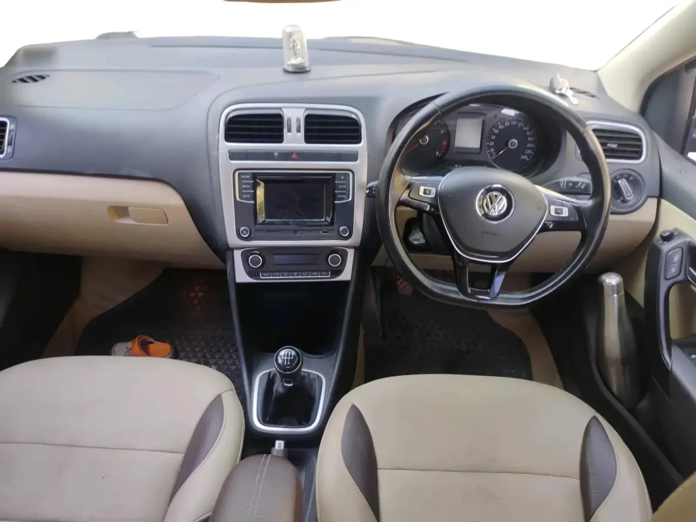 2016 Volkswagen Ameo HIGHLINE1.2L, Petrol, Manual, 41,250 km, interior