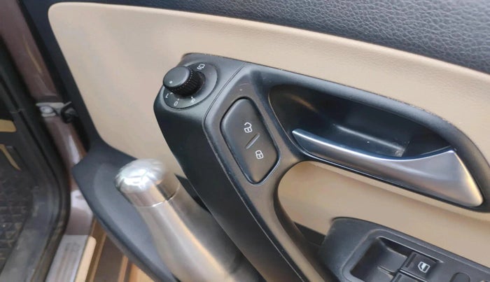 2016 Volkswagen Ameo HIGHLINE1.2L, Petrol, Manual, 41,250 km, interior