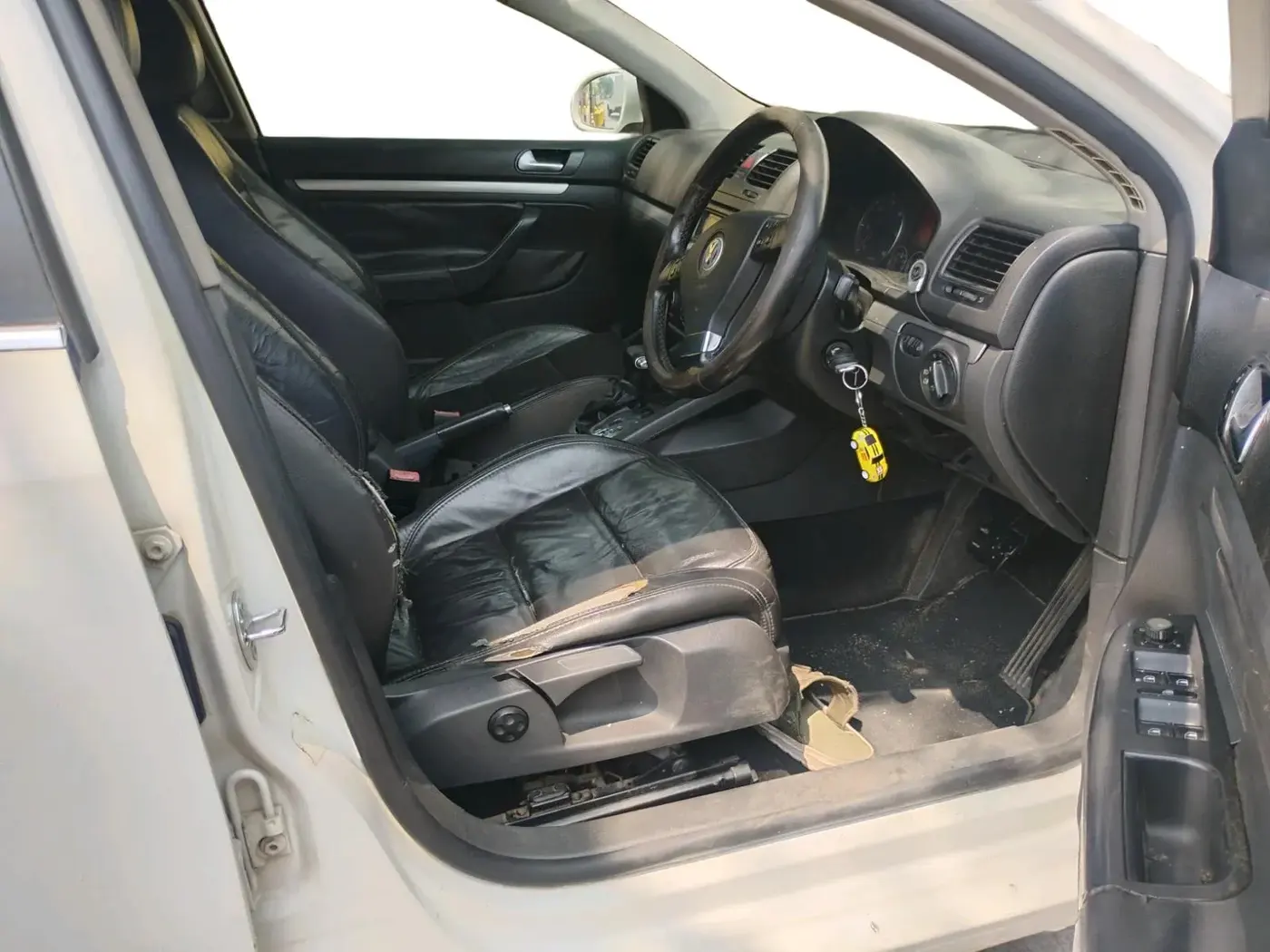 2008 Volkswagen Jetta COMFORTLINE 1.9 TDI AT, Diesel, Automatic, 1,52,381 km, interior