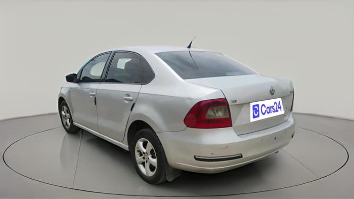 2012 Skoda Rapid ELEGANCE 1.6 TDI CR MT, Diesel, Manual, 2,27,484 km, exterior