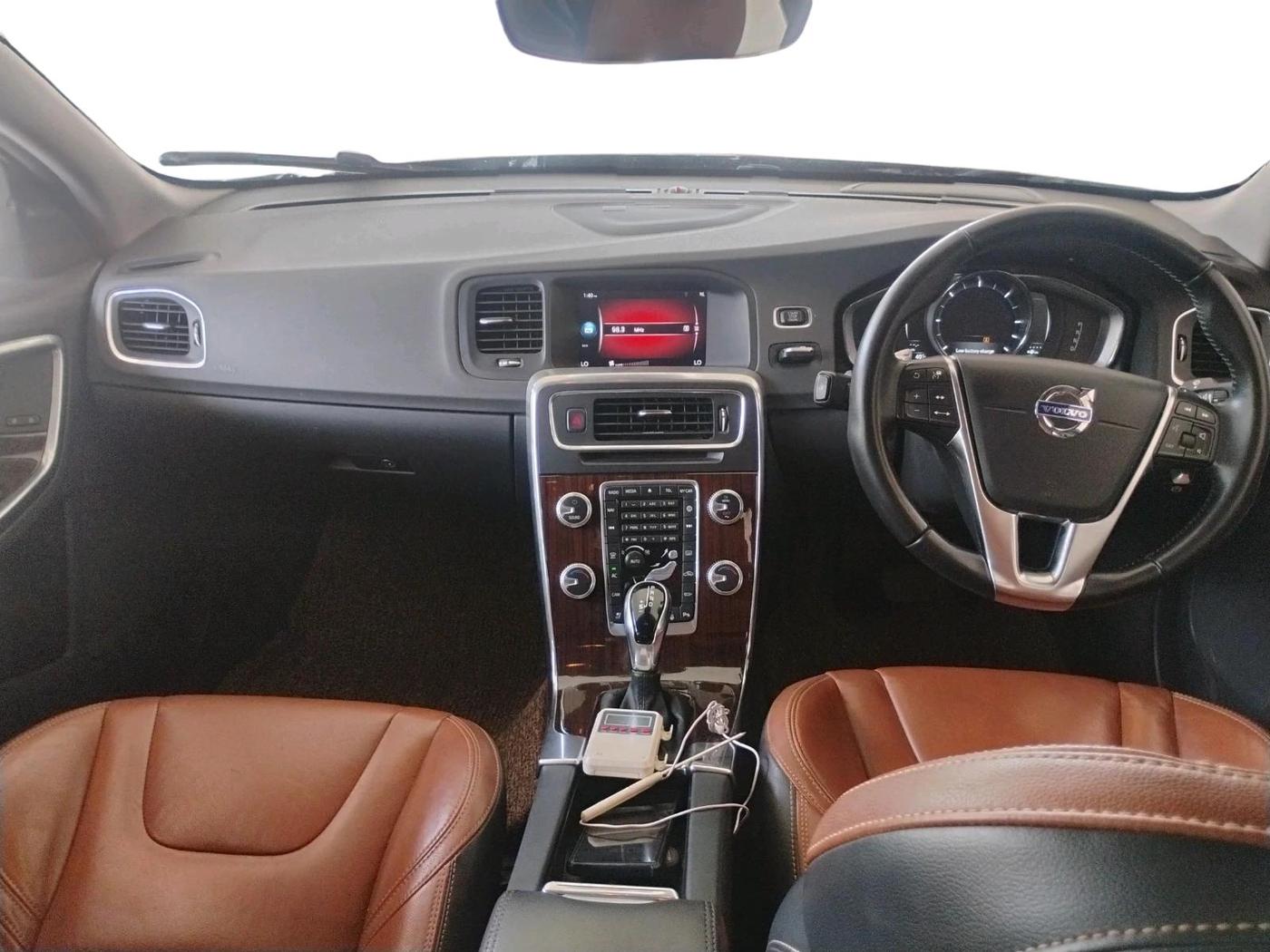 2018 Volvo S60 Momentum D4, Diesel, Automatic, 57,331 km, interior