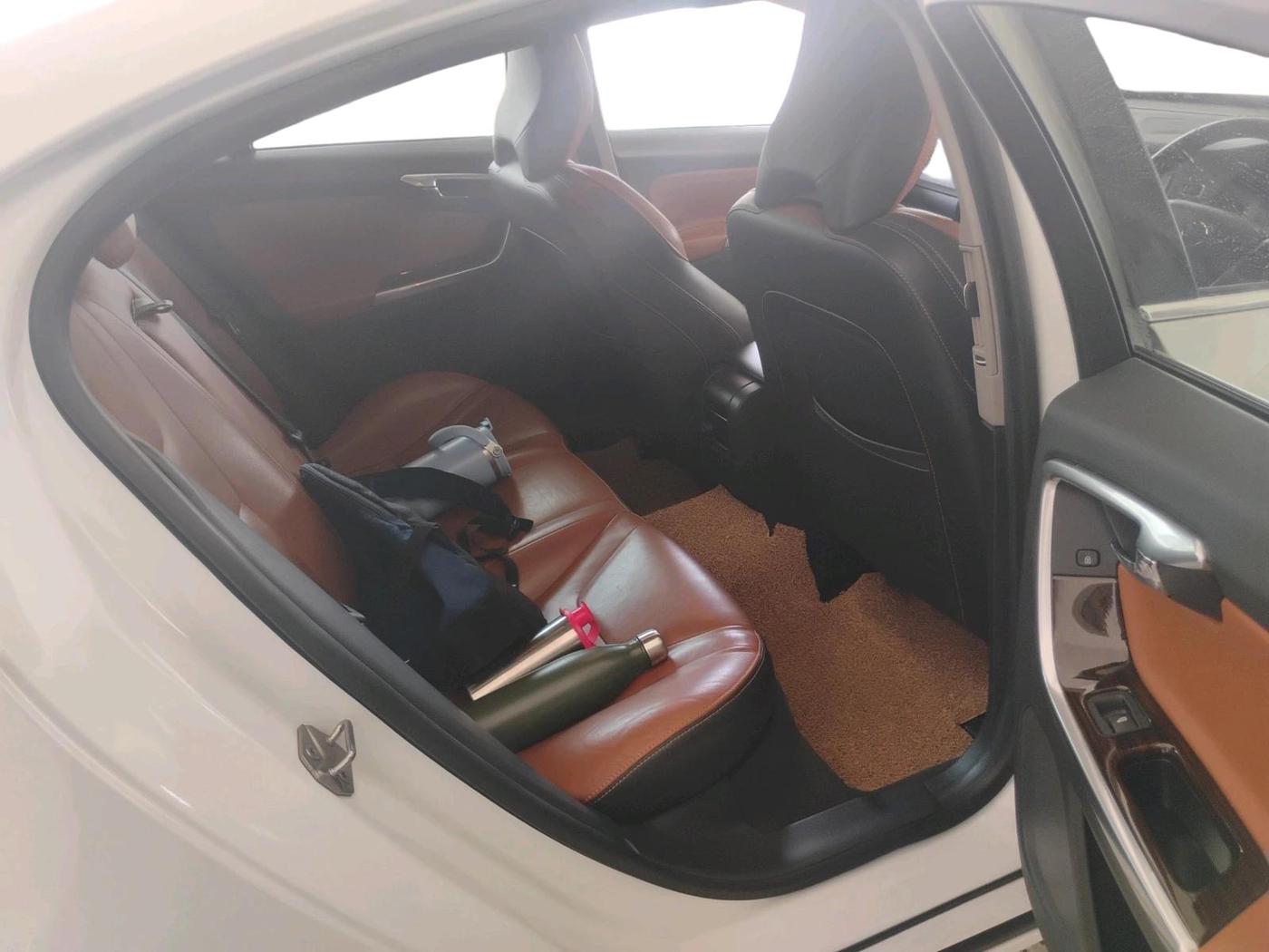 2018 Volvo S60 Momentum D4, Diesel, Automatic, 57,331 km, interior