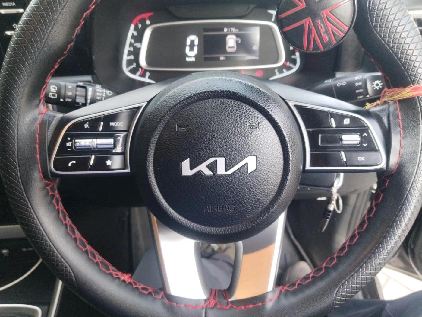 2025 KIA SONET HTK (O) 1.2 Petrol MT, Petrol, Manual, 17,800 km, interior