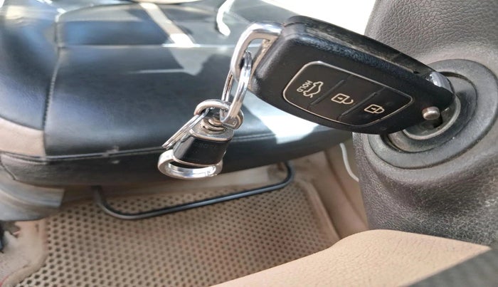 2014 Hyundai Verna FLUIDIC 1.6 CRDI SX, Diesel, Manual, 1,90,722 km, interior