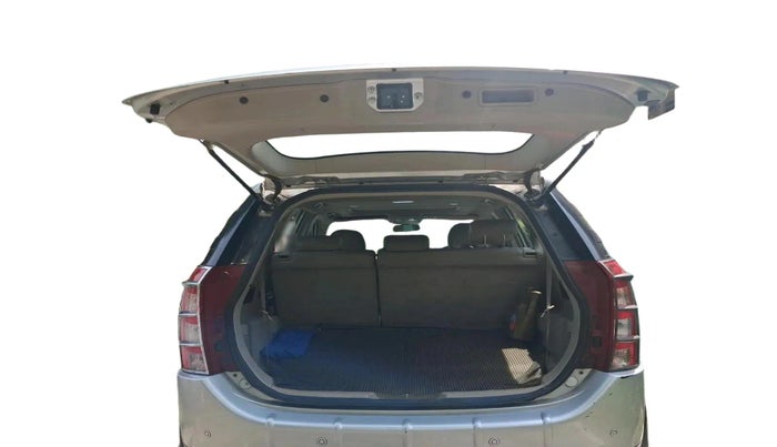 2016 Mahindra XUV500 W10, Diesel, Manual, 98,383 km, exterior