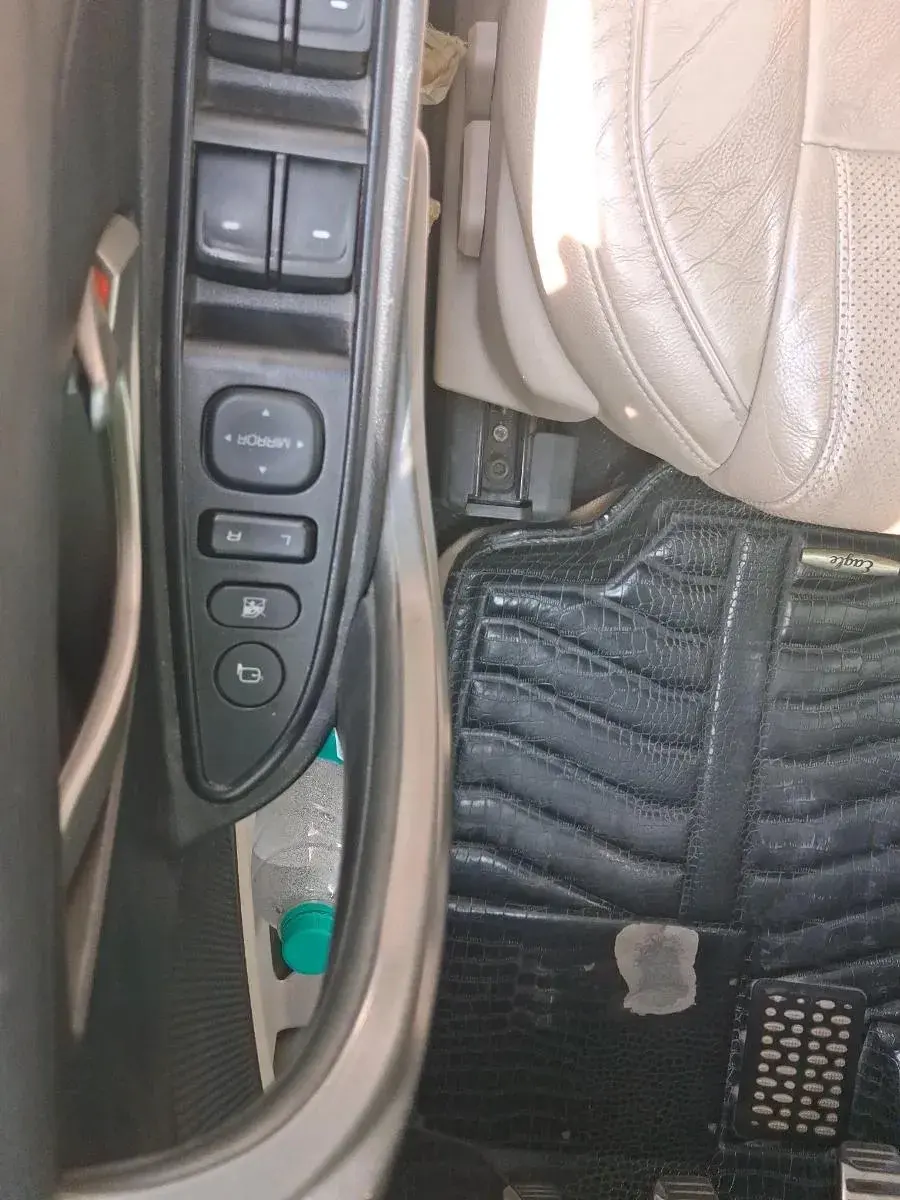 2016 Mahindra XUV500 W10, Diesel, Manual, 98,383 km, interior