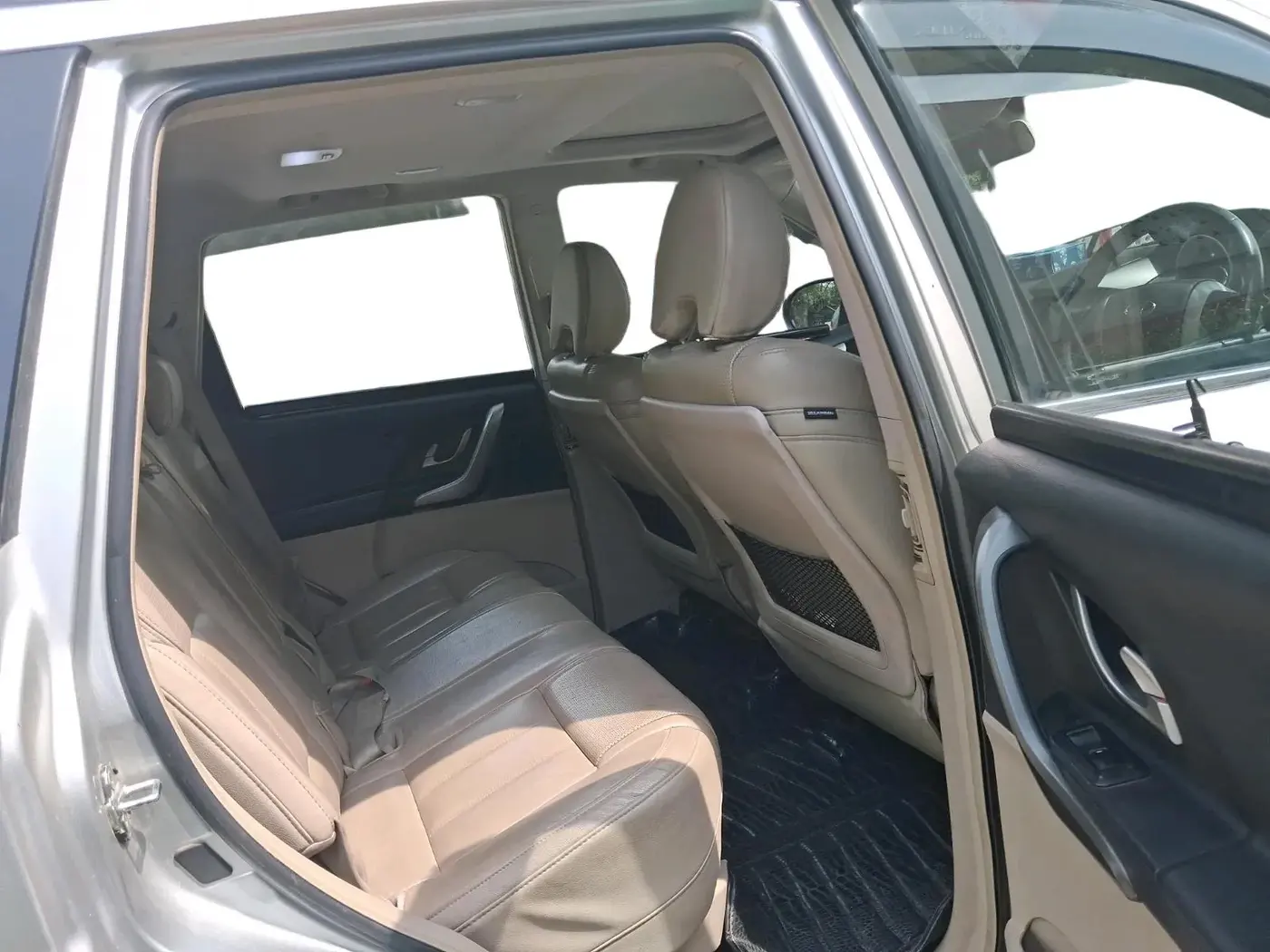 2016 Mahindra XUV500 W10, Diesel, Manual, 98,383 km, interior