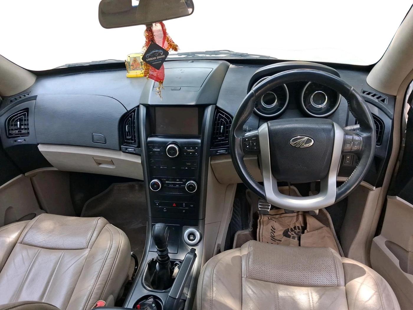 2016 Mahindra XUV500 W10, Diesel, Manual, 83,541 km, interior