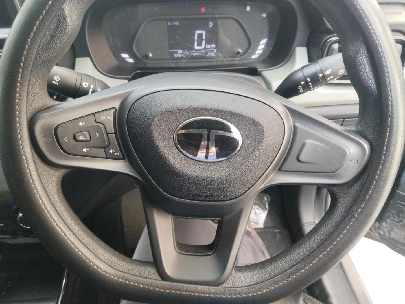 2025 Tata PUNCH Adventure Plus iCNG, CNG, Manual, 9,284 km, interior