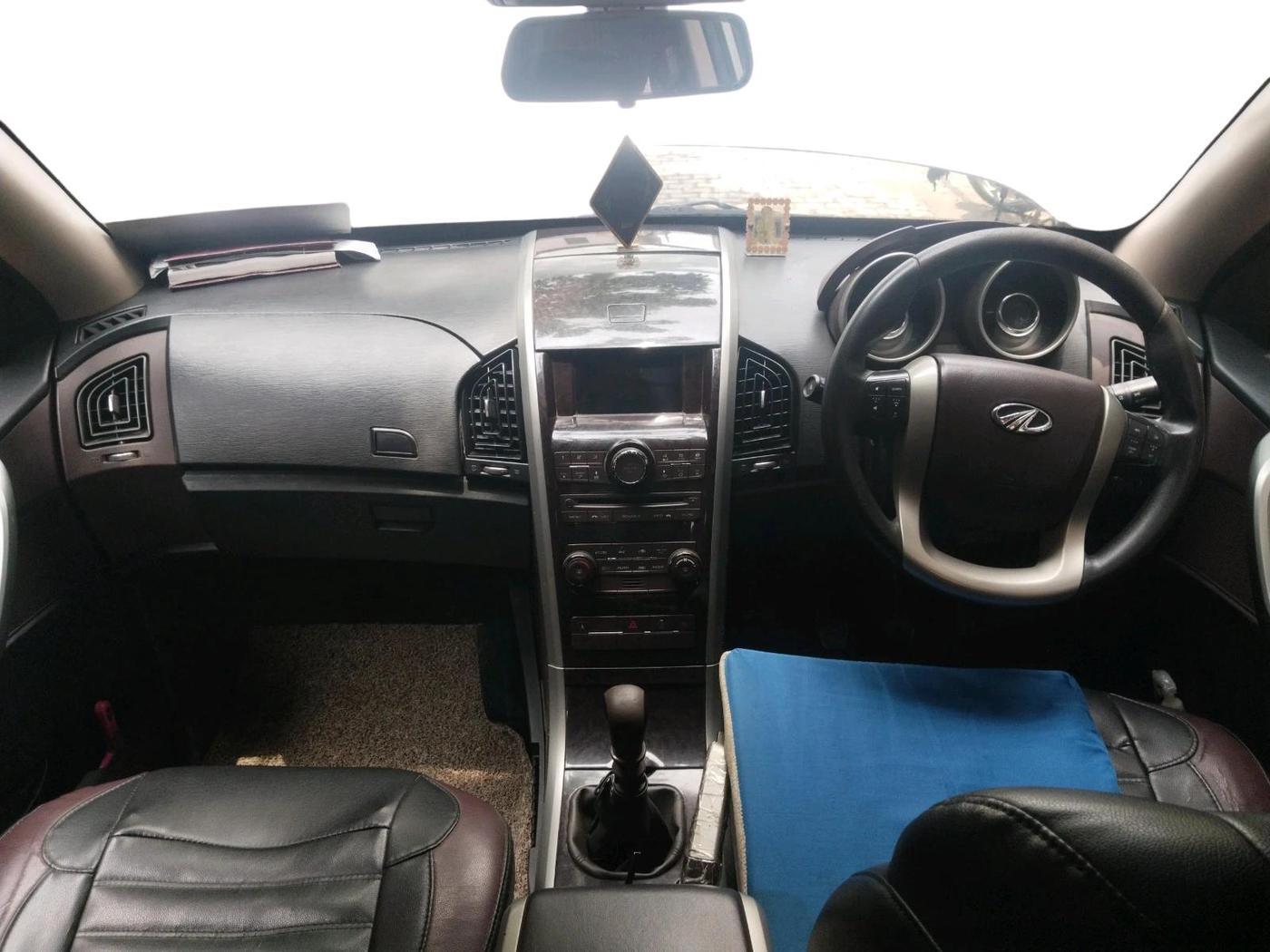 2014 Mahindra XUV500 W6, Diesel, Manual, 1,16,812 km, interior
