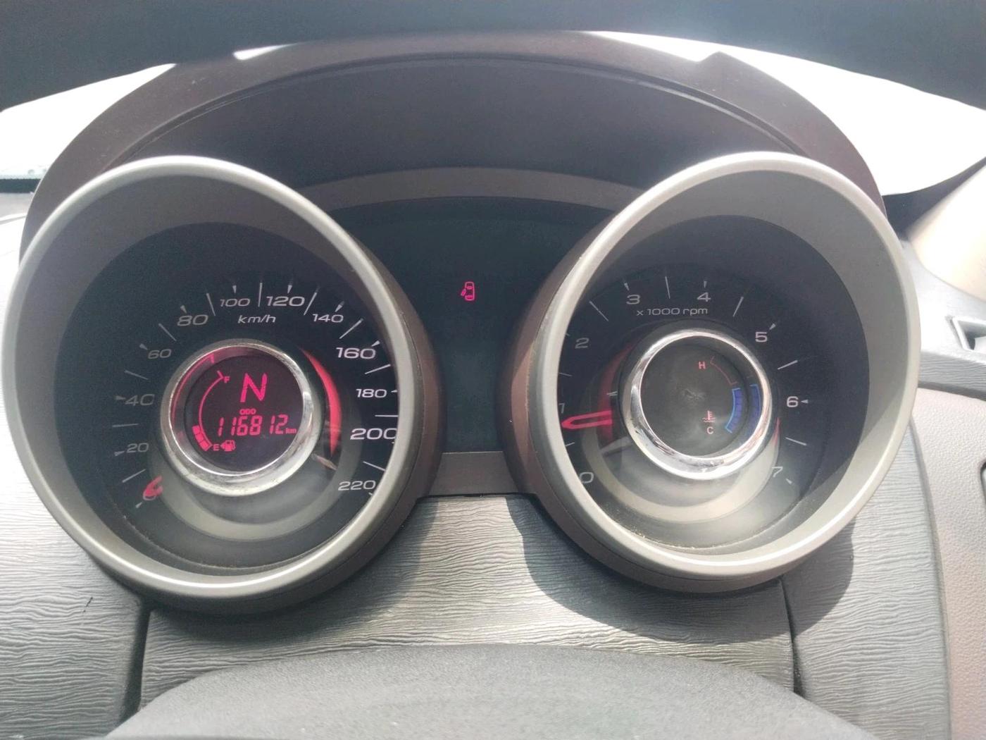 2014 Mahindra XUV500 W6, Diesel, Manual, 1,16,812 km, interior