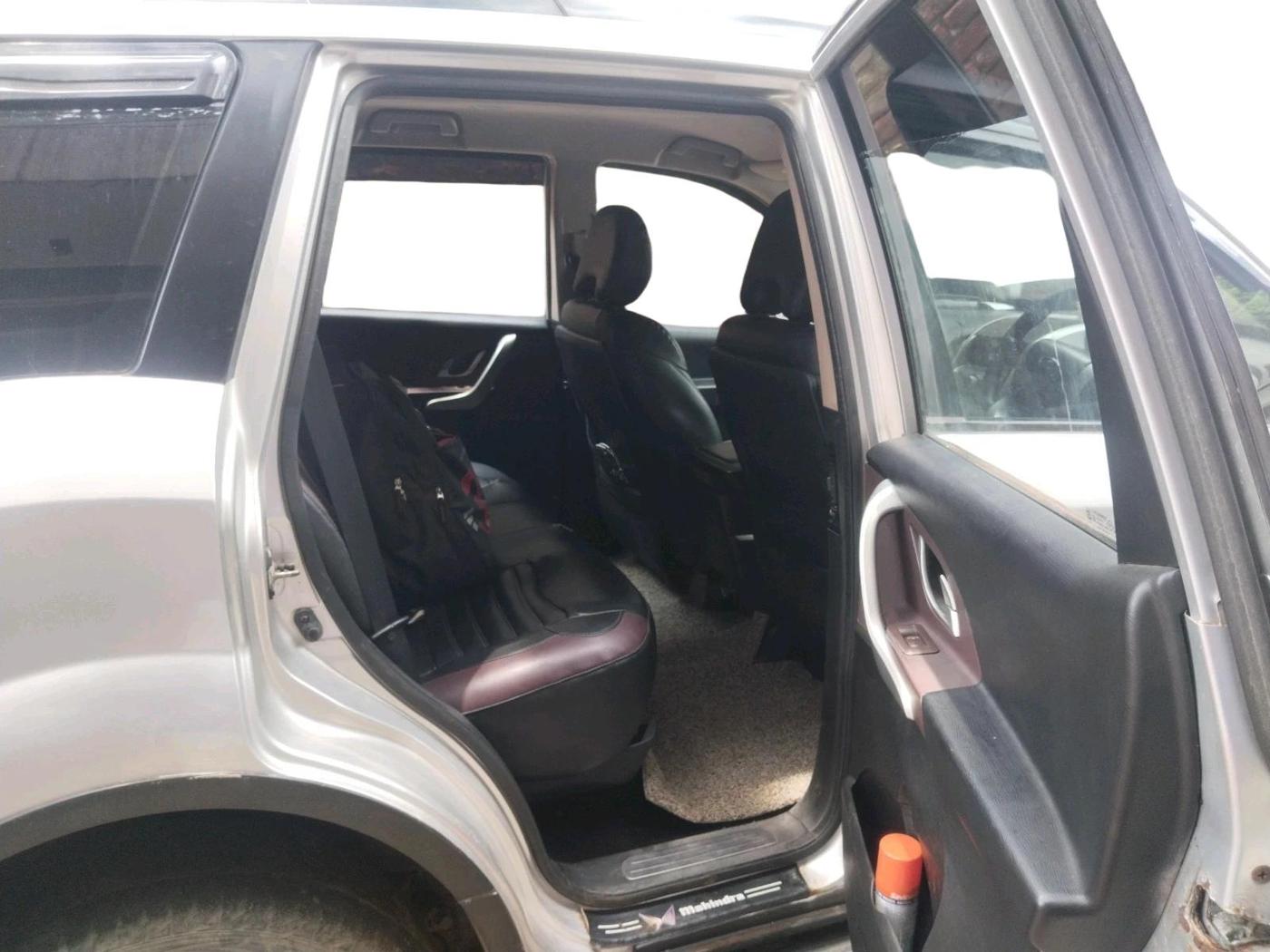 2014 Mahindra XUV500 W6, Diesel, Manual, 1,16,812 km, interior