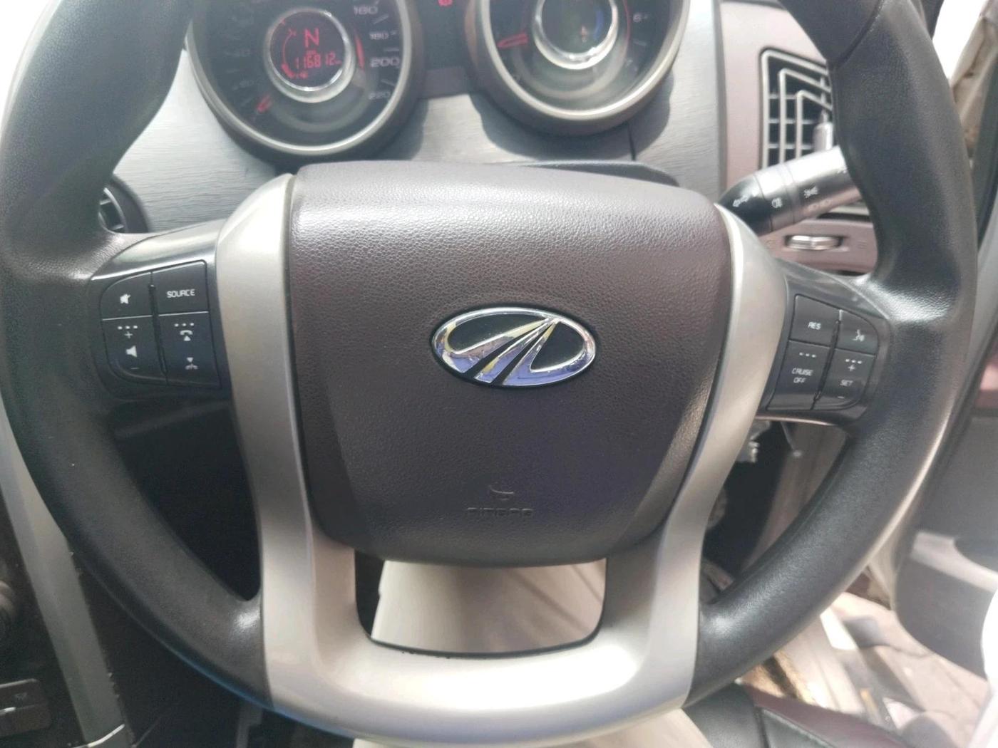 2014 Mahindra XUV500 W6, Diesel, Manual, 1,16,812 km, interior
