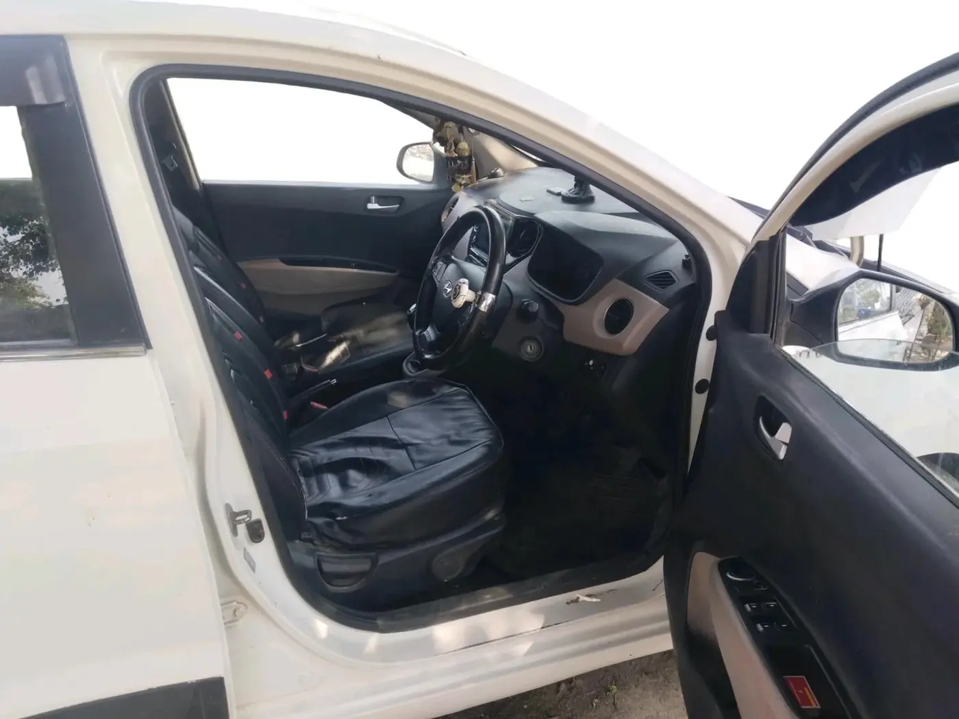 2015 Hyundai Xcent S 1.2, Petrol, Manual, 1,37,951 km, interior