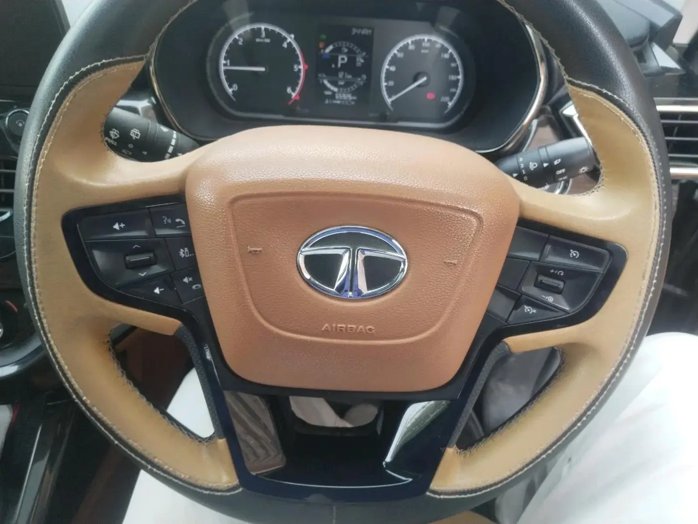 2022 Tata Harrier XTA 2.0L KRYOTEC PLUS, Diesel, Automatic, 65,926 km, interior