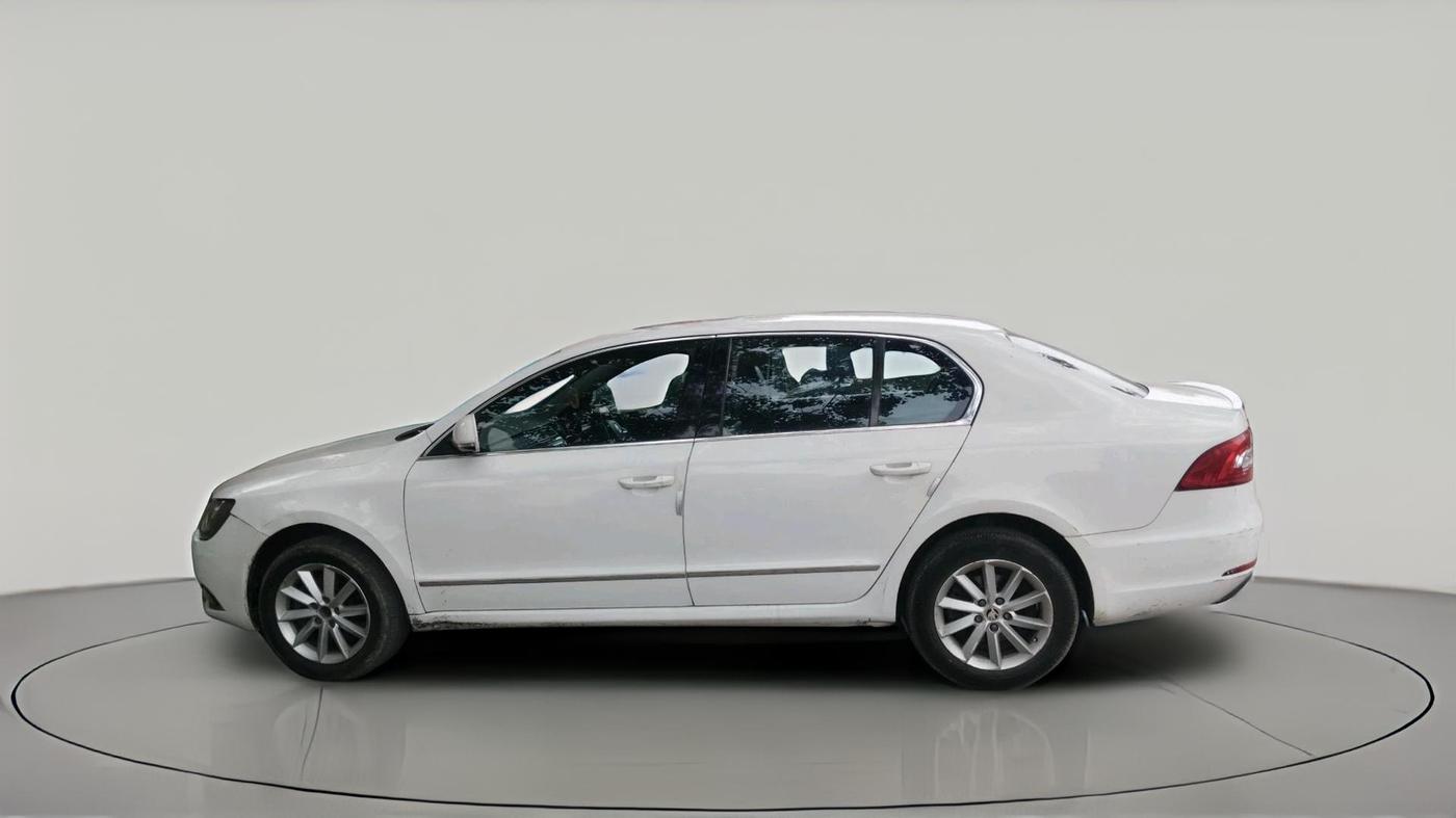 2015 Skoda Superb ELEGANCE 2.0 TDI CR AT, Diesel, Automatic, 2,28,217 km, exterior