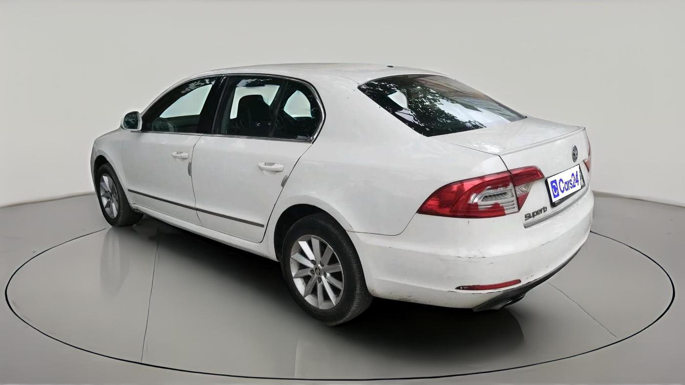 2015 Skoda Superb ELEGANCE 2.0 TDI CR AT, Diesel, Automatic, 2,28,217 km, exterior