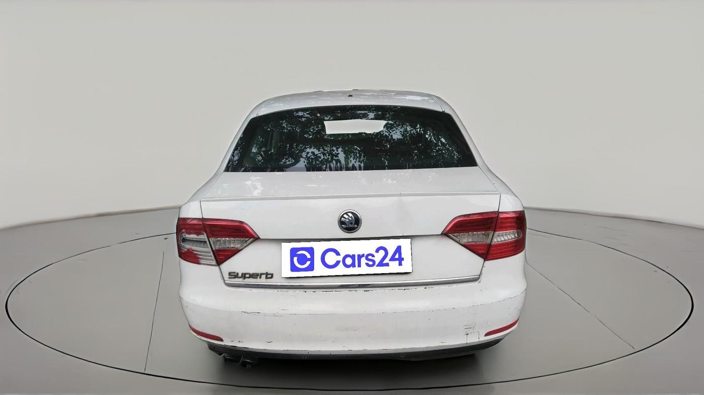 2015 Skoda Superb ELEGANCE 2.0 TDI CR AT, Diesel, Automatic, 2,28,217 km, exterior