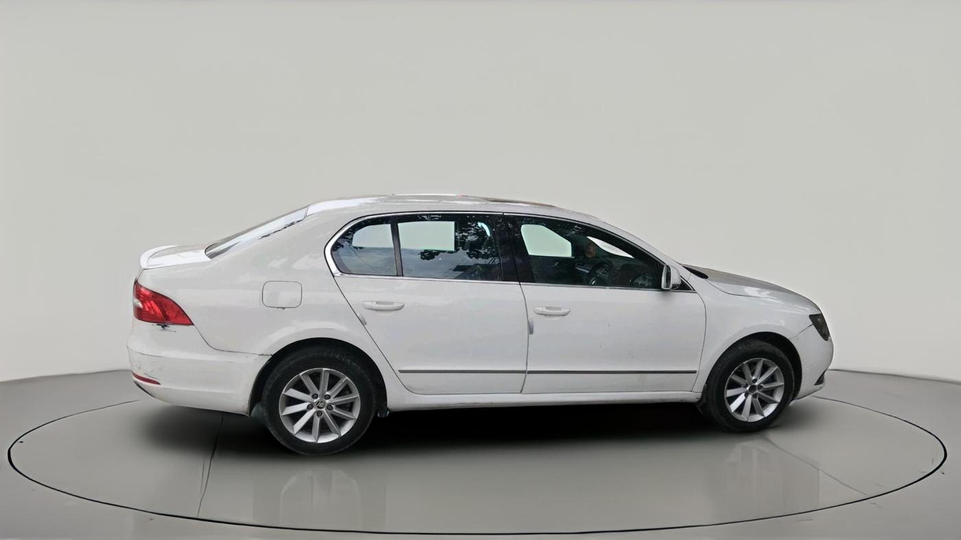 2015 Skoda Superb ELEGANCE 2.0 TDI CR AT, Diesel, Automatic, 2,28,217 km, exterior