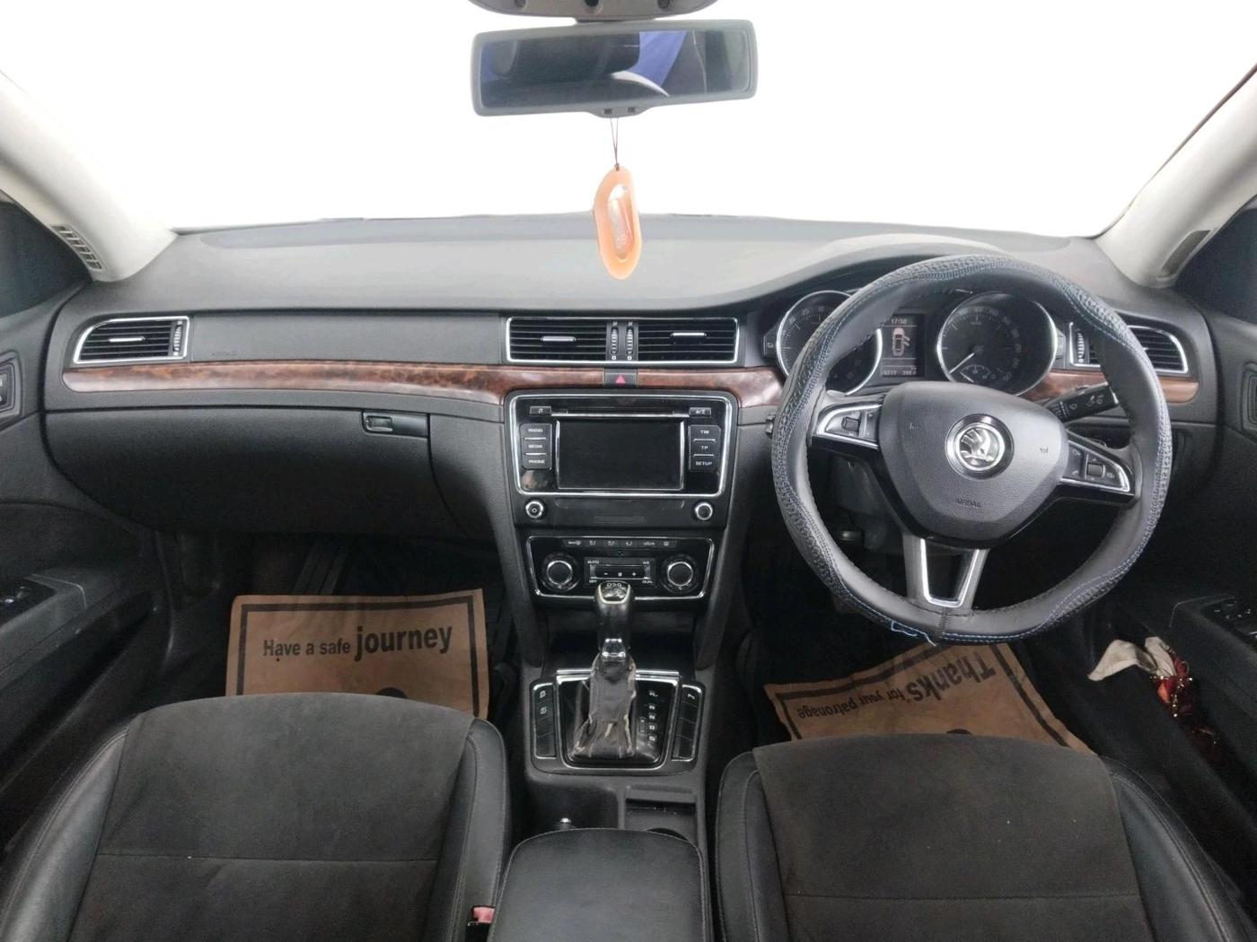 2015 Skoda Superb ELEGANCE 2.0 TDI CR AT, Diesel, Automatic, 2,28,217 km, interior