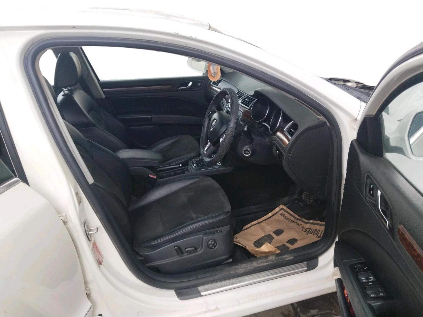 2015 Skoda Superb ELEGANCE 2.0 TDI CR AT, Diesel, Automatic, 2,28,217 km, interior