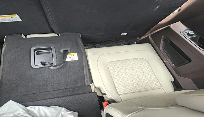 2024 Tata Safari ACCOMPLISHED PLUS DUAL TONE AT, Diesel, Automatic, 31,039 km, interior