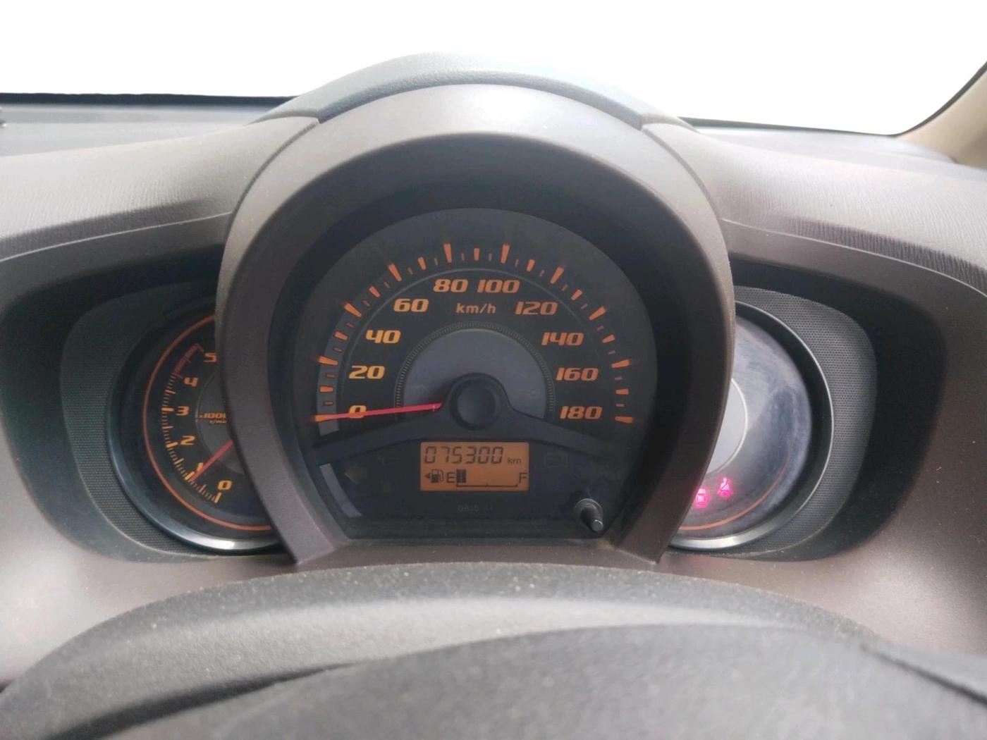 2013 Honda Amaze 1.5L I-DTEC S, Diesel, Manual, 75,300 km, interior