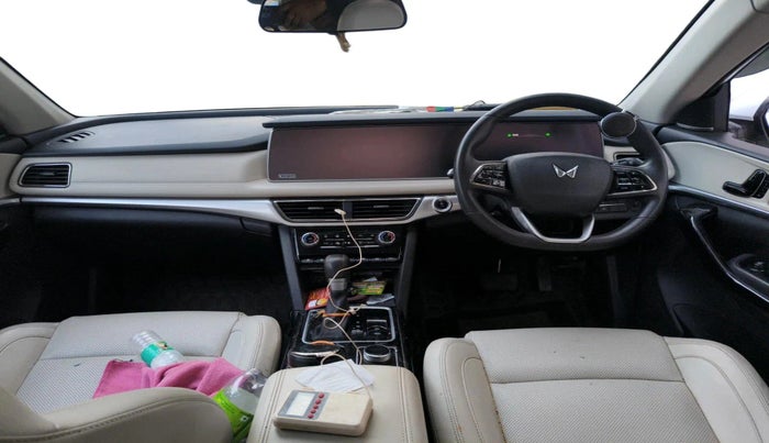 2025 Mahindra XUV700 AX 7 LUXURY D AT 7 STR, Diesel, Automatic, 39,078 km, interior