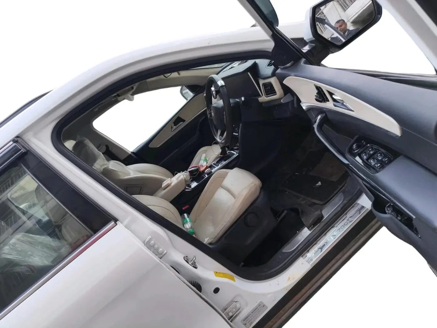 2025 Mahindra XUV700 AX 7 LUXURY D AT 7 STR, Diesel, Automatic, 39,078 km, interior