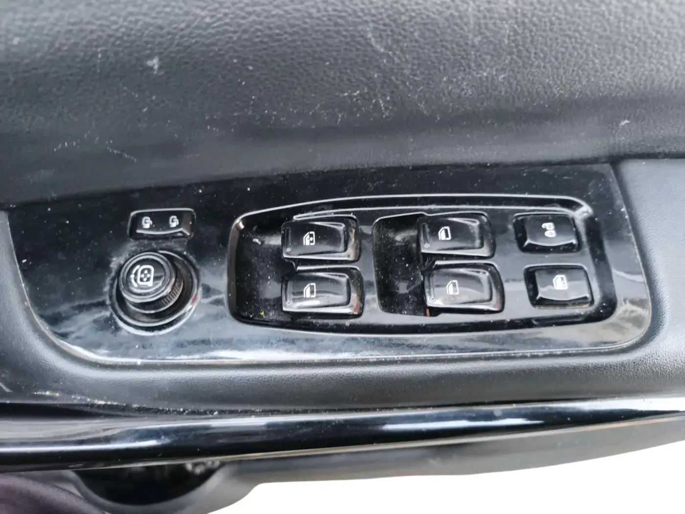 2025 Mahindra XUV700 AX 7 LUXURY D AT 7 STR, Diesel, Automatic, 39,078 km, interior