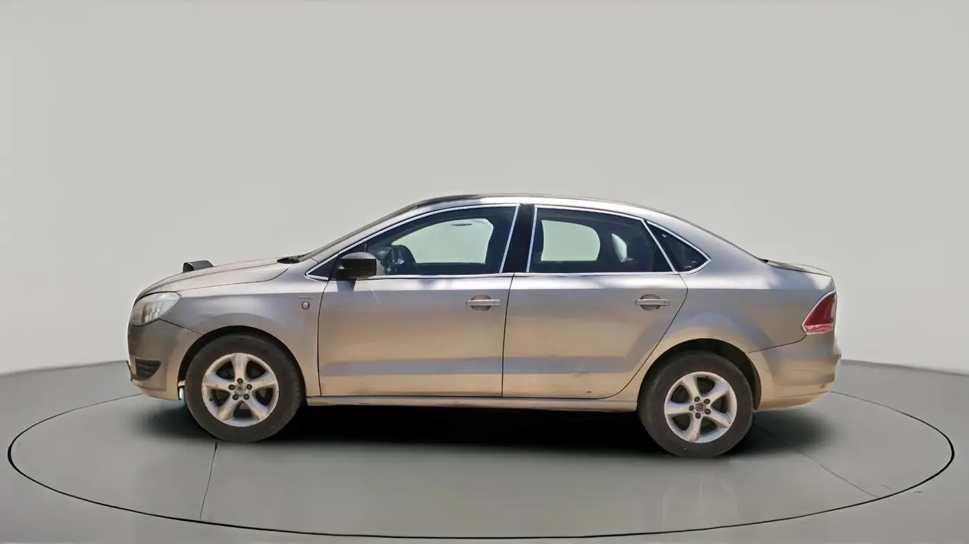 2013 Skoda Rapid ACTIVE 1.6 TDI CR MT, Diesel, Manual, 1,39,914 km, exterior